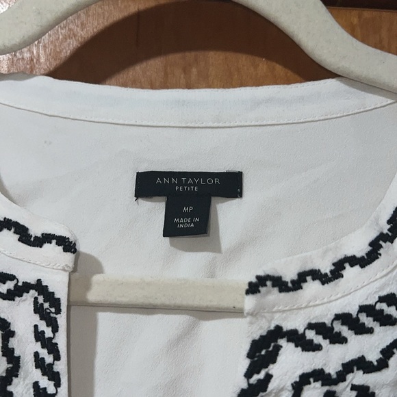 Ann Taylor Embroidered Dress- New without tag - Picture 3 of 10